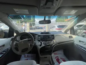 Toyota Sienna 2011 Green