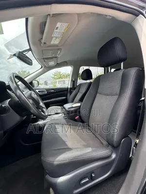 Nissan Pathfinder SV 2018 Black