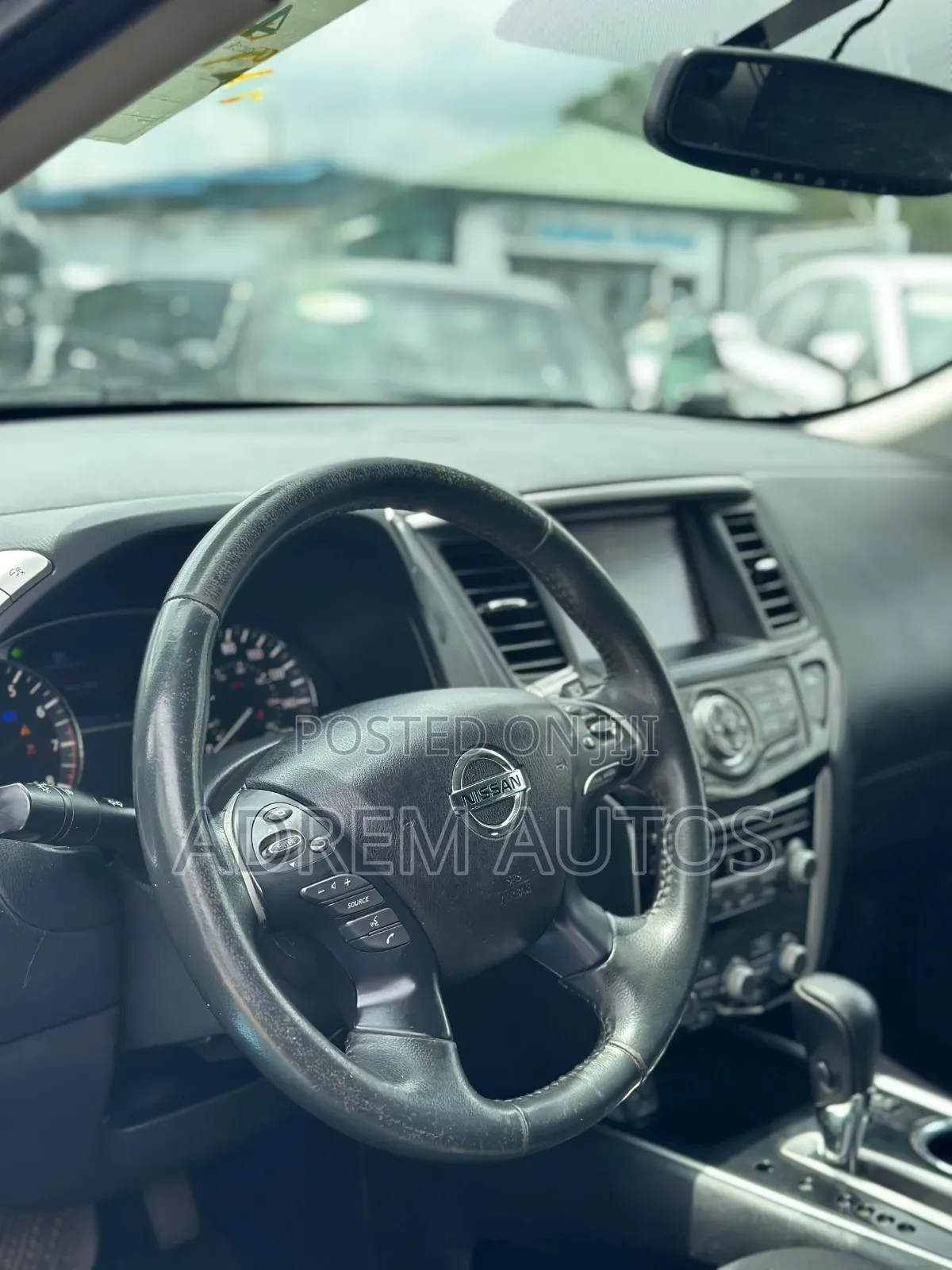 Nissan Pathfinder SV 2018 Black