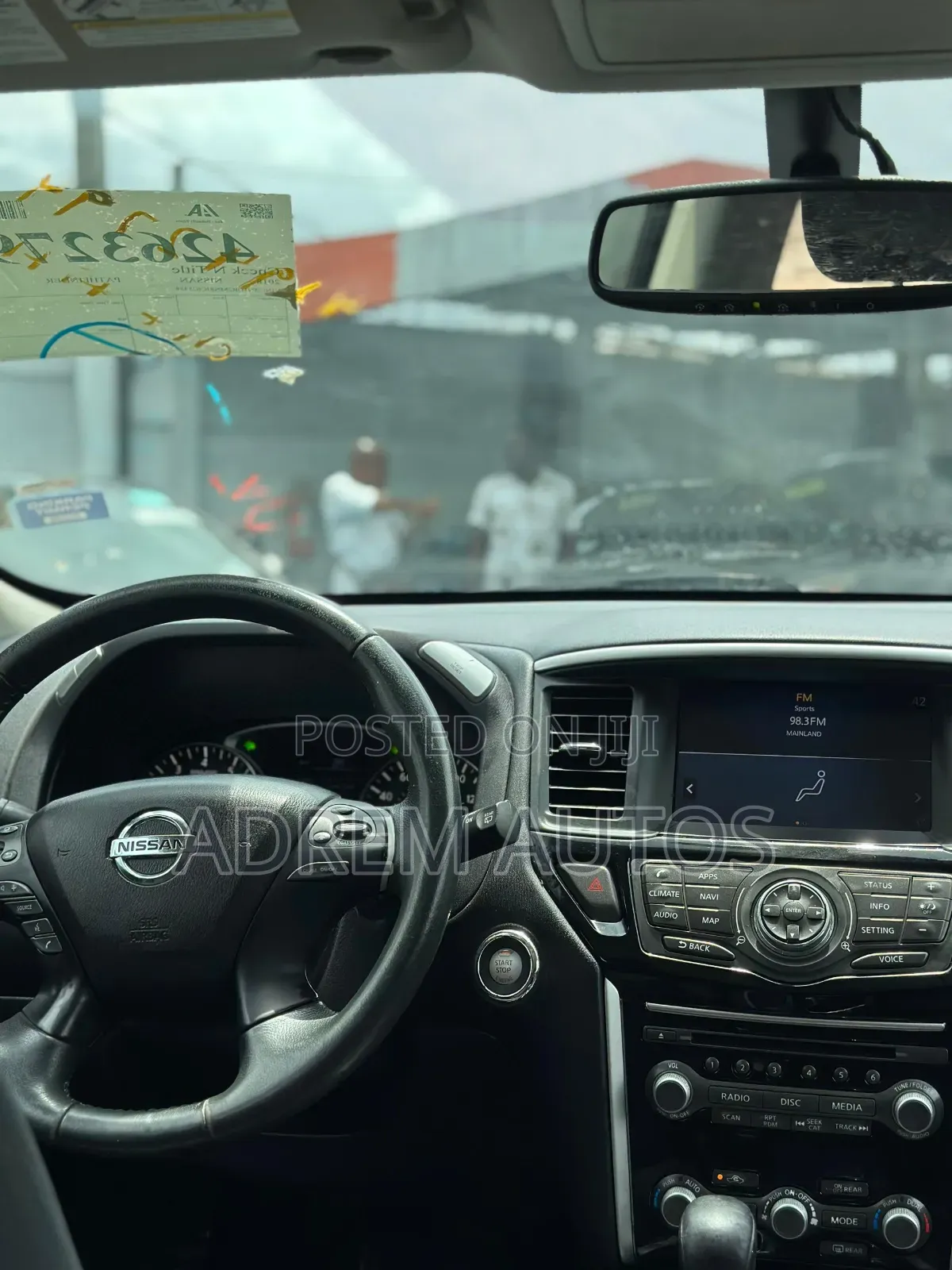 Nissan Pathfinder SV 2018 Black