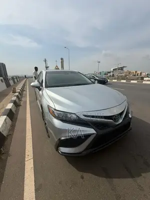 Toyota Camry SE 2023 Silver
