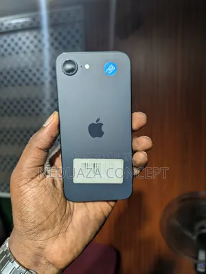 Apple iPhone 16e 128 GB Black