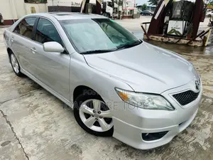 Toyota Camry SE 4dr Sedan (2.5L 4cyl 6A) 2011 Silver
