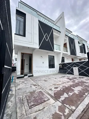 5bdrm Duplex in Chevron for sale