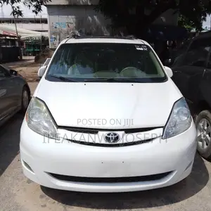 Toyota Sienna XLE 7 Passenger 2010 White