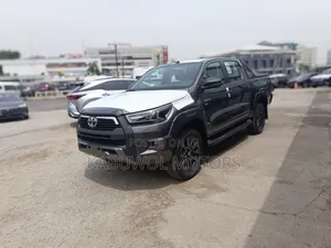 New Toyota Hilux 2025 Gray