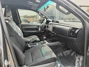 New Toyota Hilux 2025 Gray