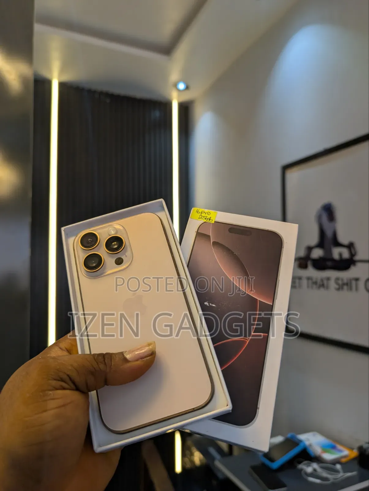 Apple iPhone 16 Pro 256 GB Gold