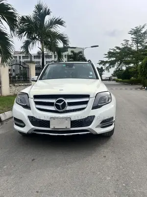 Mercedes-Benz GLK-Class Base GLK 350 4dr AWD 4MATIC (3.5L 6cyl 7A) 2015