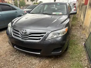 Toyota Camry LE 4dr Sedan (2.5L 4cyl 6A) 2011 Gray