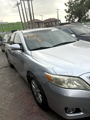 Toyota Camry XLE V6 4dr Sedan (3.5L 6cyl 6A) 2011 Silver