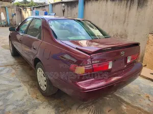 Toyota Camry LE 4dr Sedan (2.2L 4cyl 4A) 2001 Red