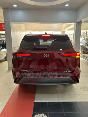 Toyota Highlander XLE 2021 Red