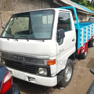 Toyota Dyna 100 Normal Hand With Big Bucket Petrol