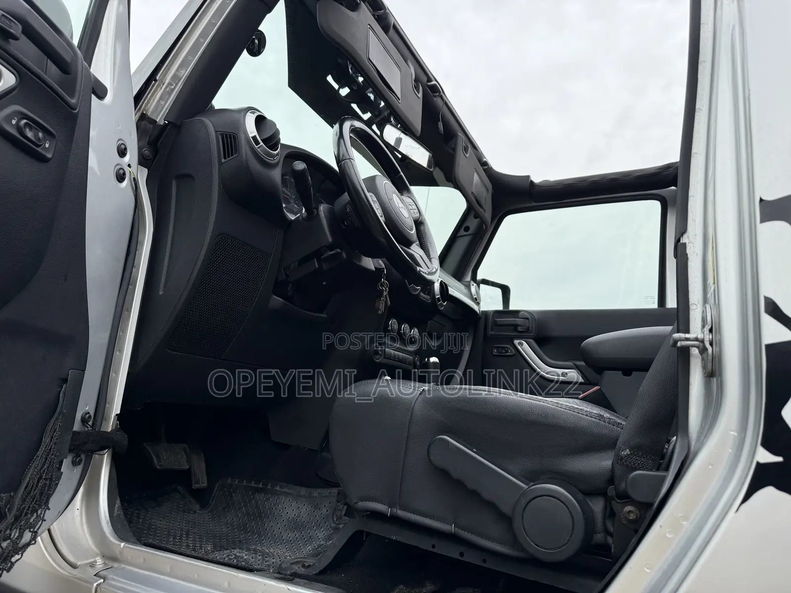 Jeep Wrangler Sahara 2011 Silver