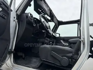 Jeep Wrangler Sahara 2011 Silver