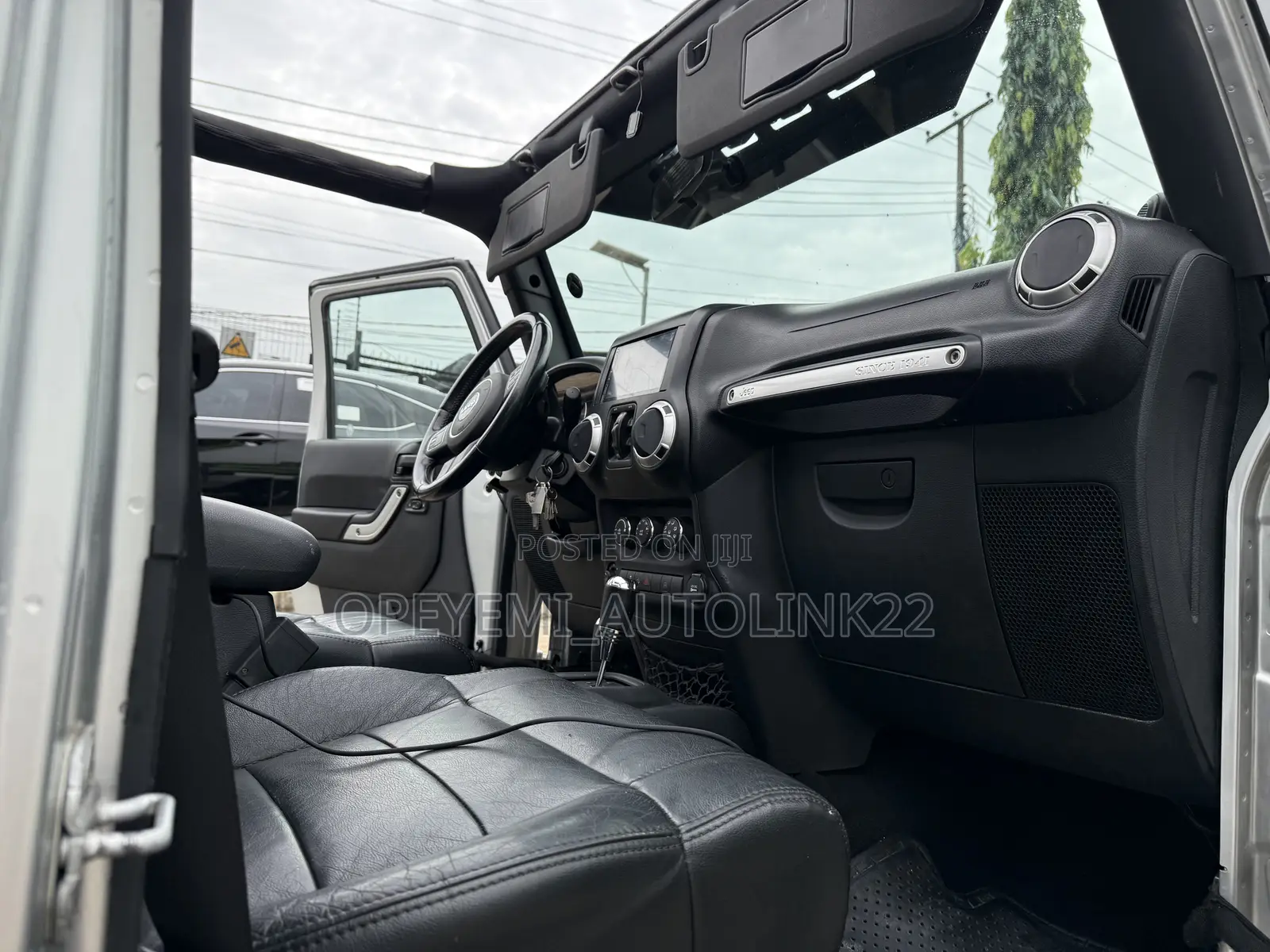 Jeep Wrangler Sahara 2011 Silver