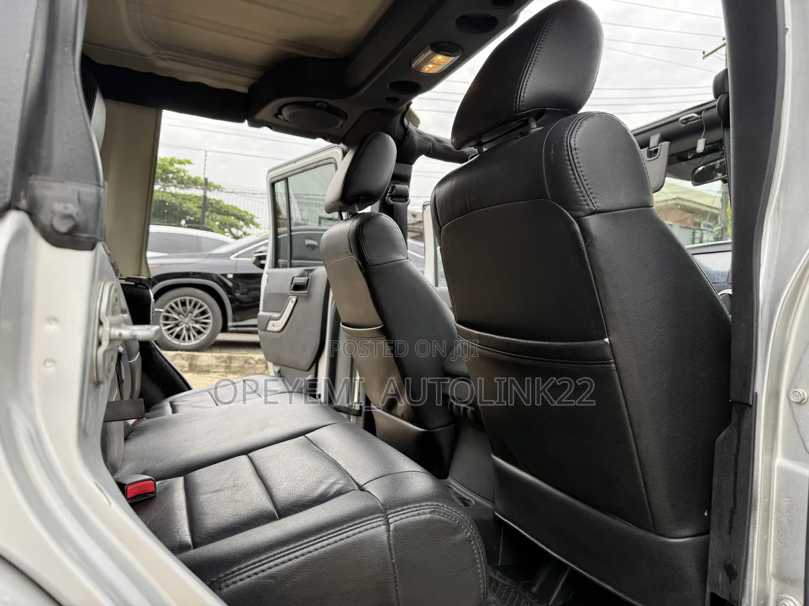 Jeep Wrangler Sahara 2011 Silver