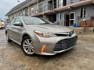 Toyota Avalon XLE 4dr Sedan (3.5L 6cyl 6A) 2014 Gold