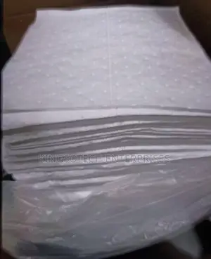 White Oil Absorbent Pads