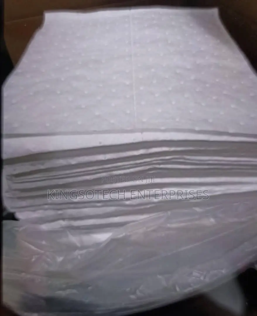 White Oil Absorbent Pads