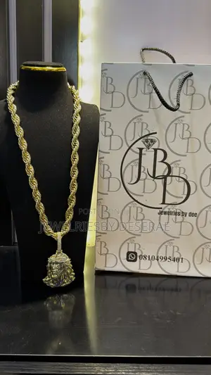 Twistchain and Jesus Pendant