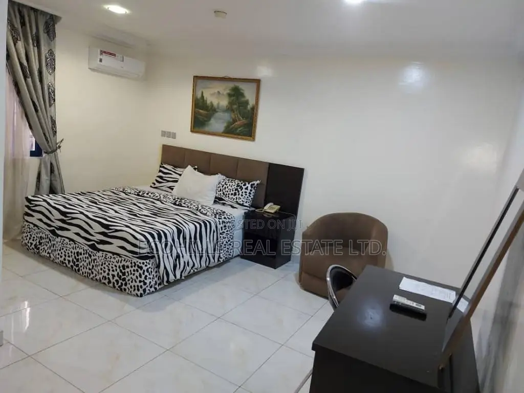 37 Rooms Hotel