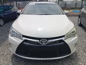 Toyota Camry SE 4dr Sedan (2.5L 4cyl 6A) 2015 White