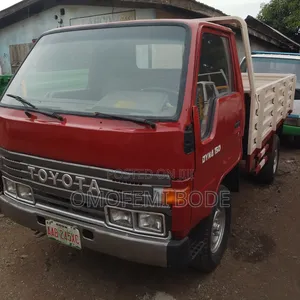 Toyota Dyna 150 Normal Hand Four Tyres Petrol Truck