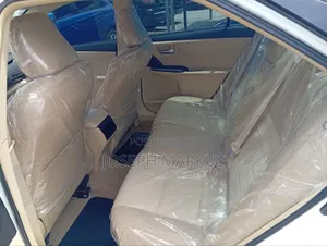 Toyota Camry SE 4dr Sedan (2.5L 4cyl 6A) 2015 White