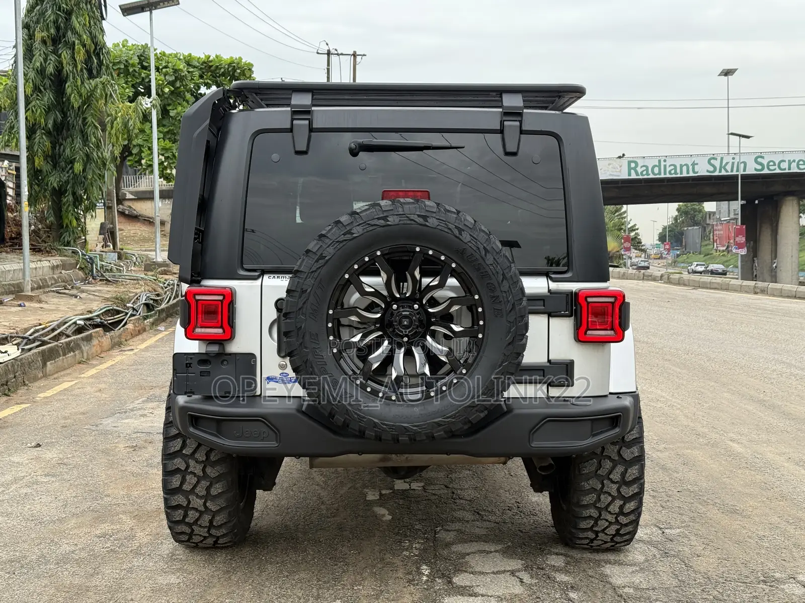 Jeep Wrangler Sahara 2011 Silver