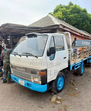 Toyota Dyna 100 Four Tyres With Stainless Bucket Petrol