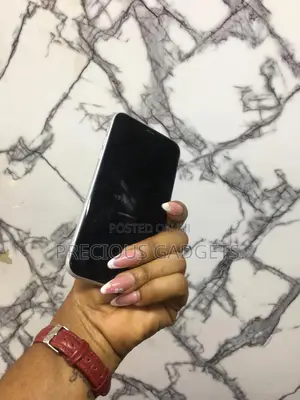 Apple iPhone XR 64 GB White