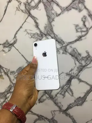 Apple iPhone XR 64 GB White