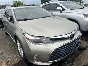 Toyota Avalon Limited 4dr Sedan (3.5L 6cyl 6A) 2015 Gold