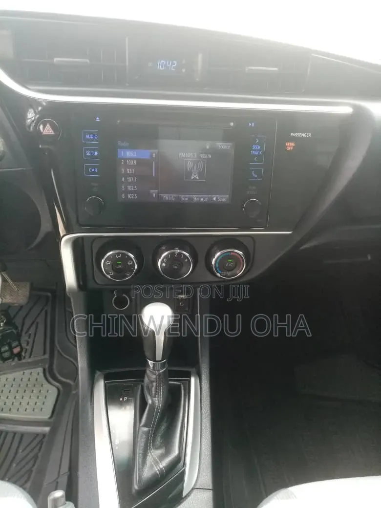 Toyota Corolla 2017 Silver