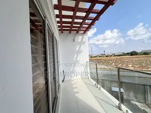 4bdrm Duplex in Chevron for rent