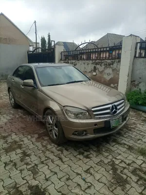 Mercedes-Benz 200 2010 Gold