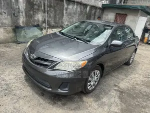 Toyota Corolla LE 4dr Sedan (1.8L 4cyl 4A) 2012