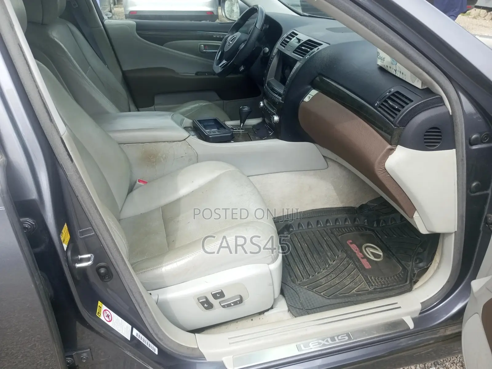 Lexus LS 2011 Gray
