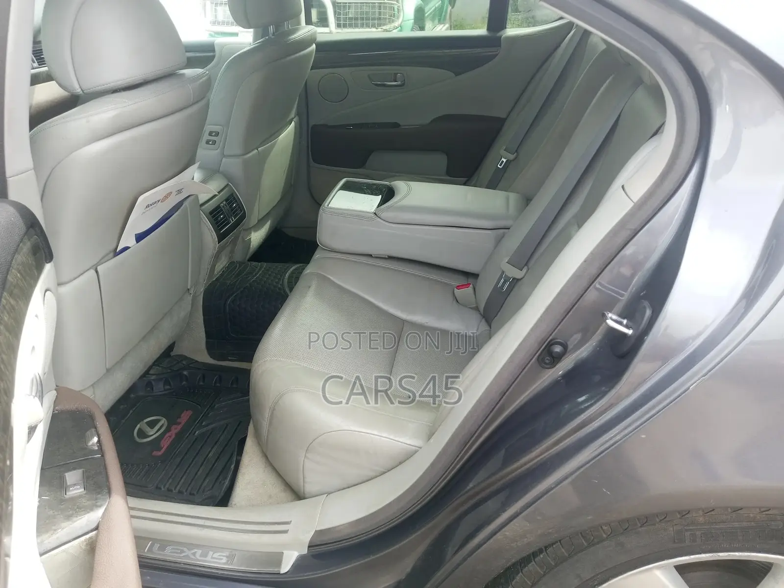 Lexus LS 2011 Gray