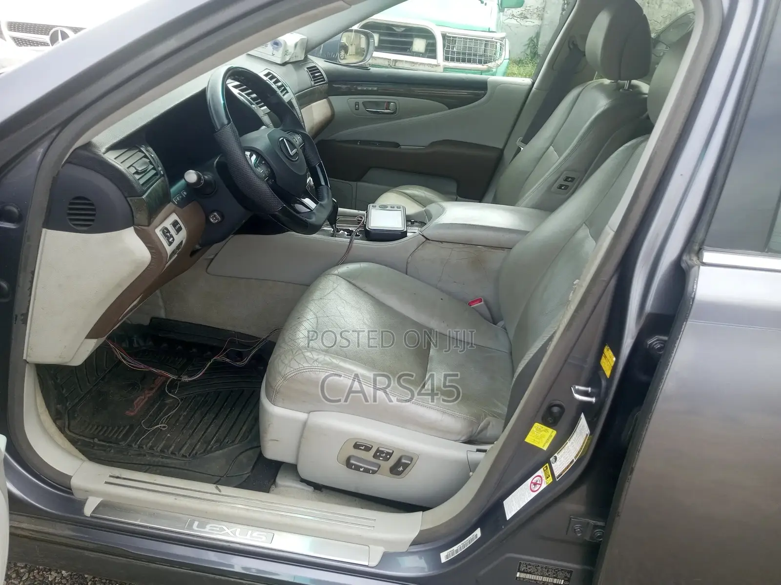 Lexus LS 2011 Gray