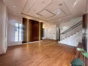 5bdrm Duplex in Ikota for rent