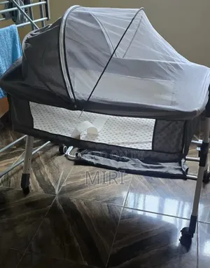  Neatly Used Baby Bassinet .