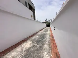 4bdrm Duplex in Agungi for rent