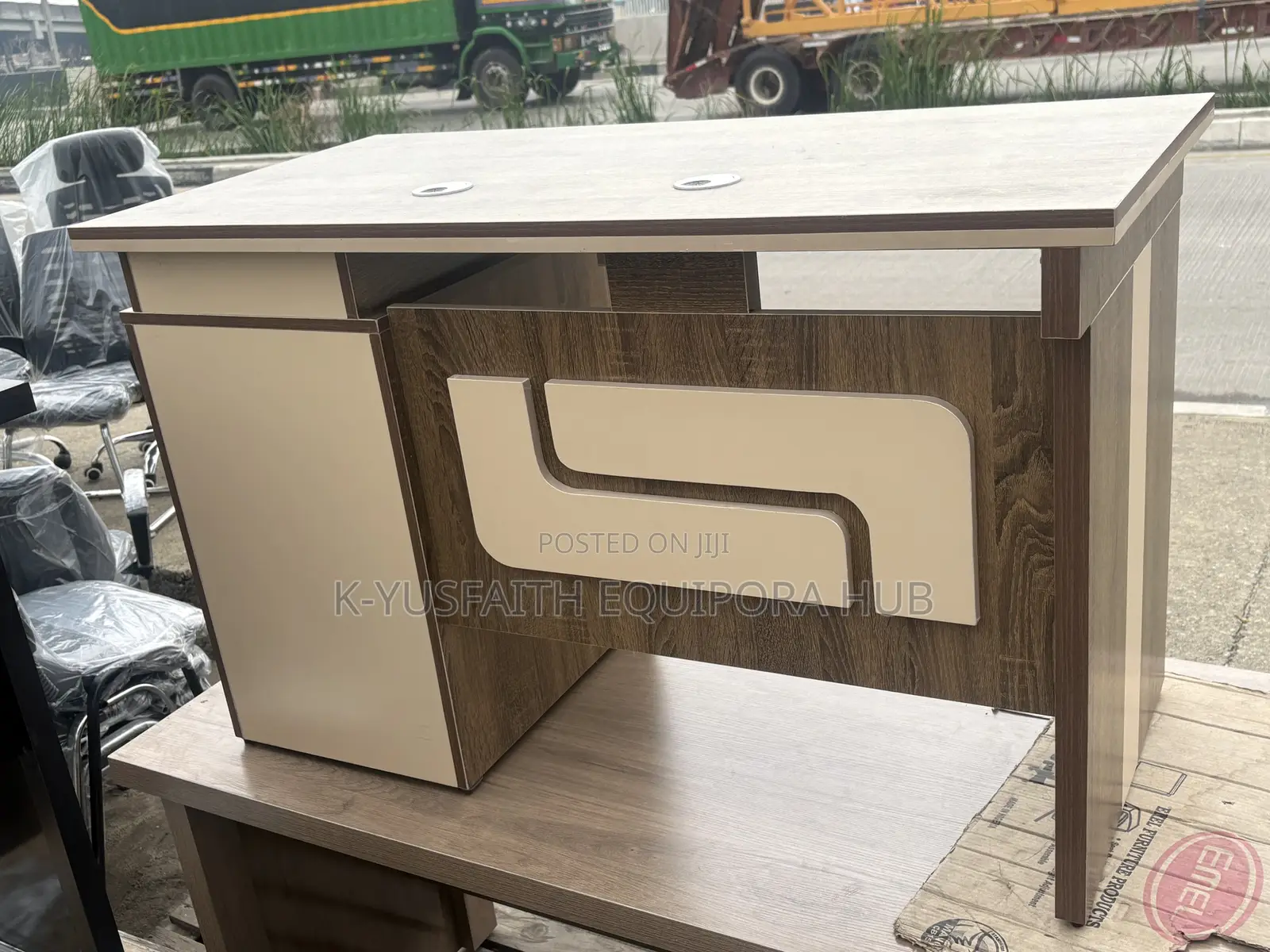4 Feet Executive Table
