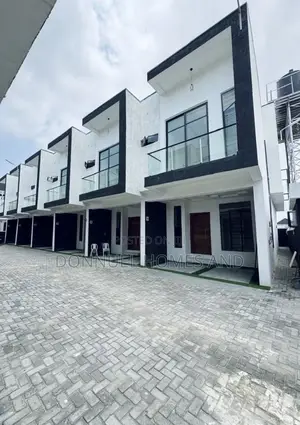 3bdrm Townhouse / Terrace in Ikota for rent