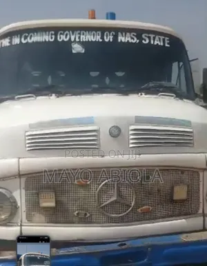 911 Mercedes-Benz Dump Truck