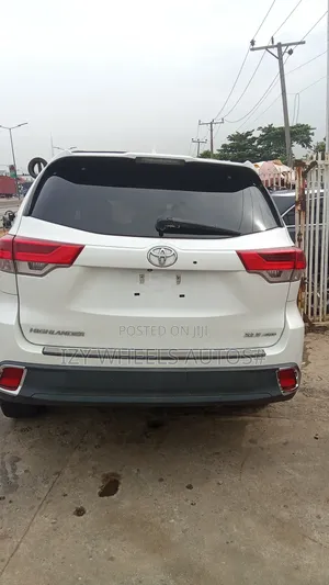 Toyota Highlander XLE 4x4 V6 (3.5L 6cyl 8A) 2017 White