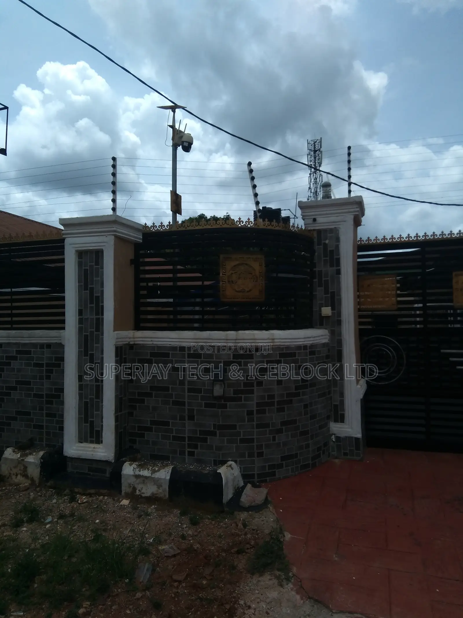 Electric Fence Installer